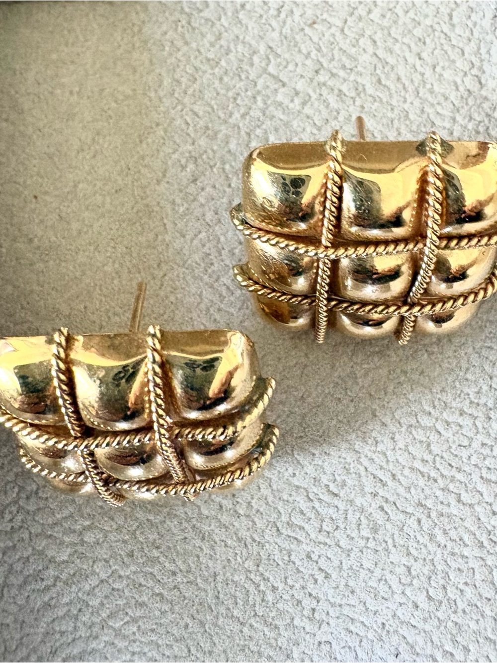 14K GOLD Grid-Pattern Statement Pierced Earrings Stunning ! - Picture 6 of 12